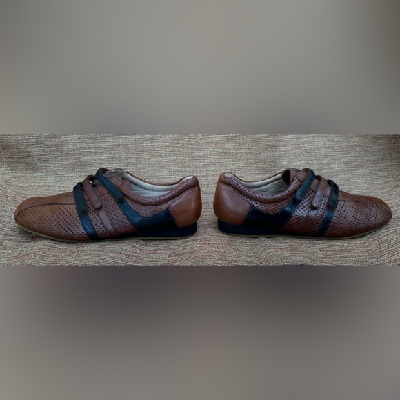 SJB St. John’s Bay Girls Leather Active Shoes - Picture 2 of 9